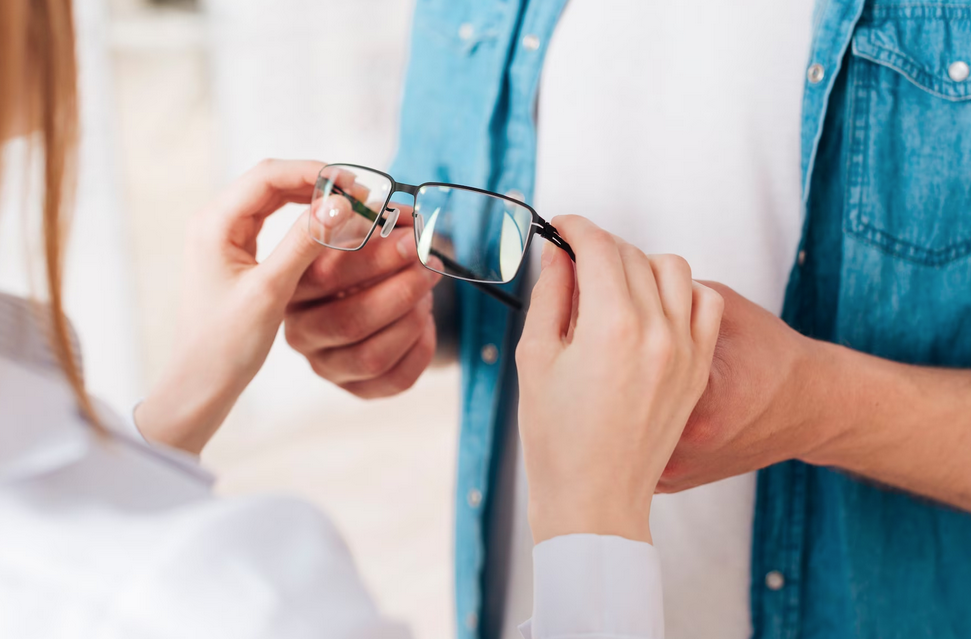 como-cuidar-tus-gafas-malaga-39948